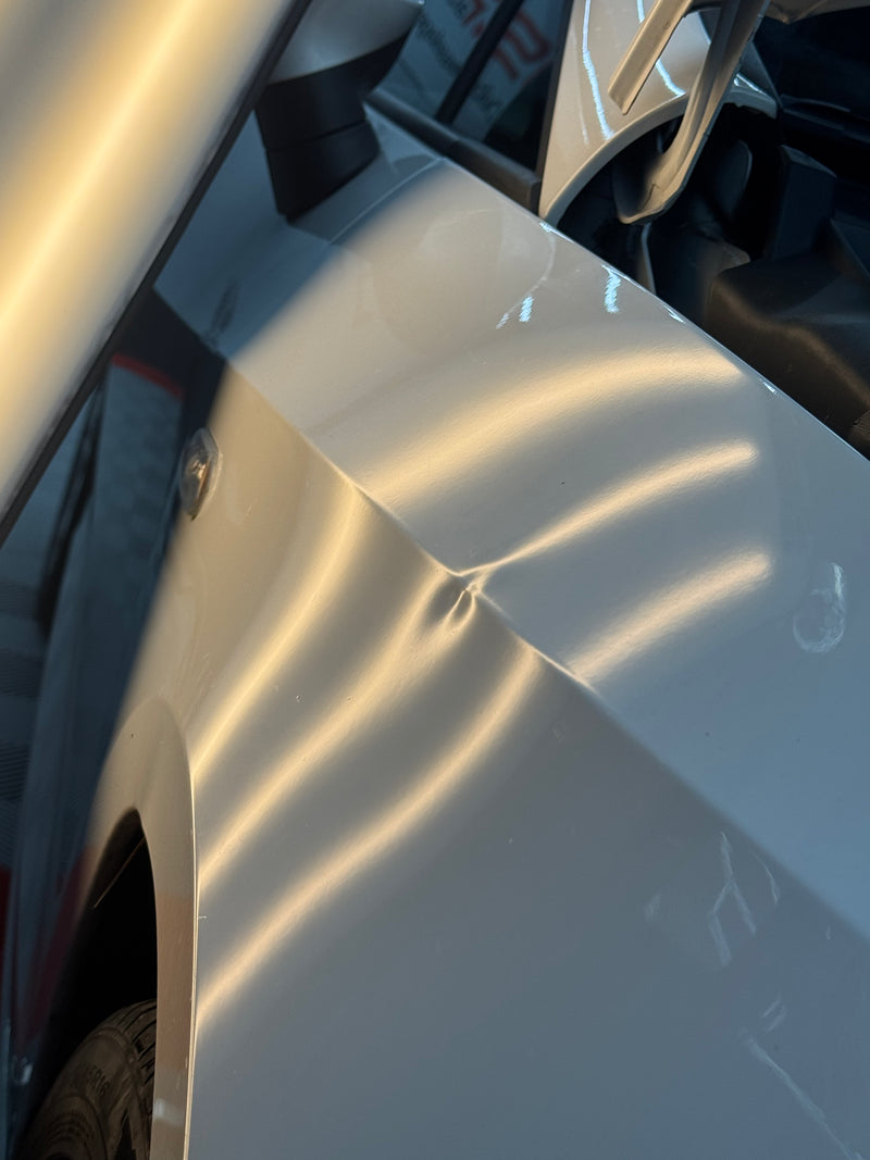 Avant débosselage sans peinture Caen — DSP Auto Service